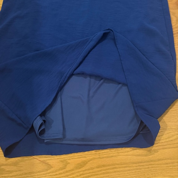 ENTRO Blue Ruffle Dress - Crepe fabric, Flowy, Feminine, Sleeveless, V-Neck - Picture 5 of 7